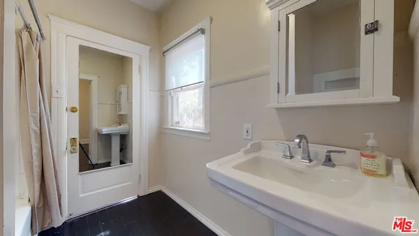 $7,000 | 427 Sunset Avenue, Venice, CA 90291