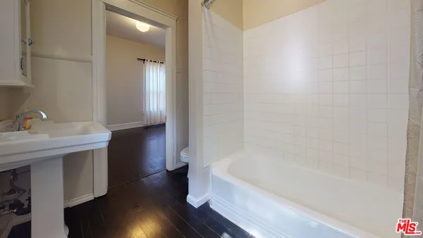 $7,000 | 427 Sunset Avenue, Venice, CA 90291