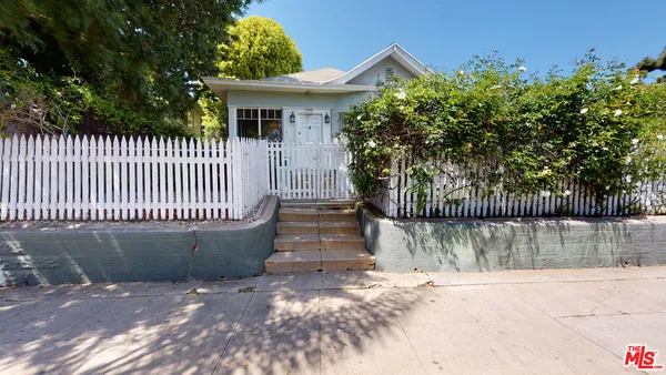$7,000 | 427 Sunset Avenue, Venice, CA 90291
