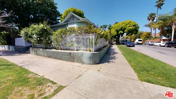 $7,000 | 427 Sunset Avenue, Venice, CA 90291