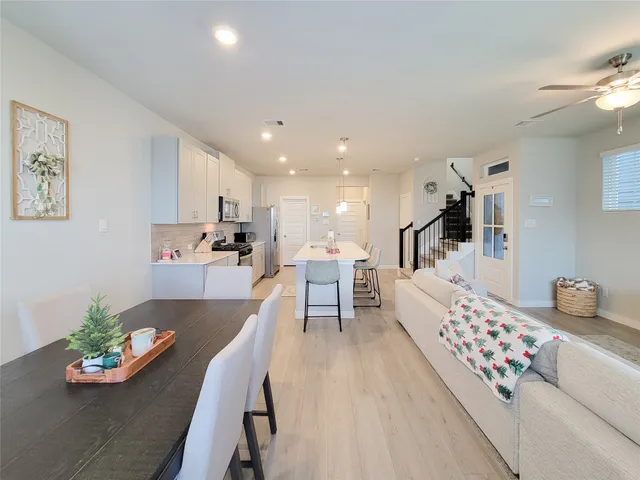 $2,600 | 710 Seafoam Lane, Kemah, TX 77565