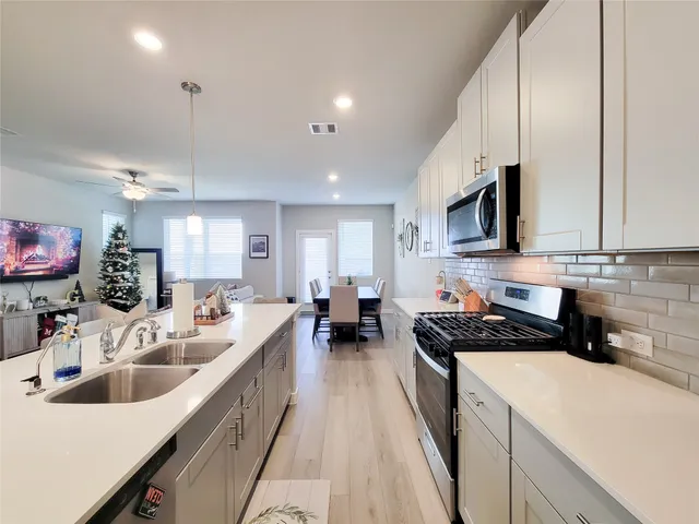 $2,600 | 710 Seafoam Lane, Kemah, TX 77565