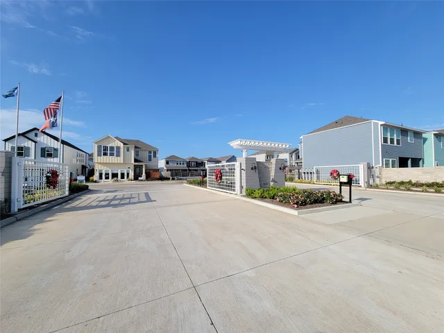 $2,600 | 710 Seafoam Lane, Kemah, TX 77565