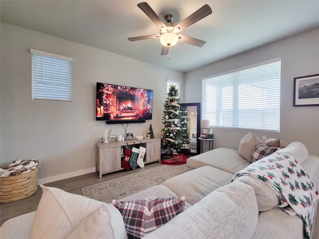 $2,600 | 710 Seafoam Lane, Kemah, TX 77565