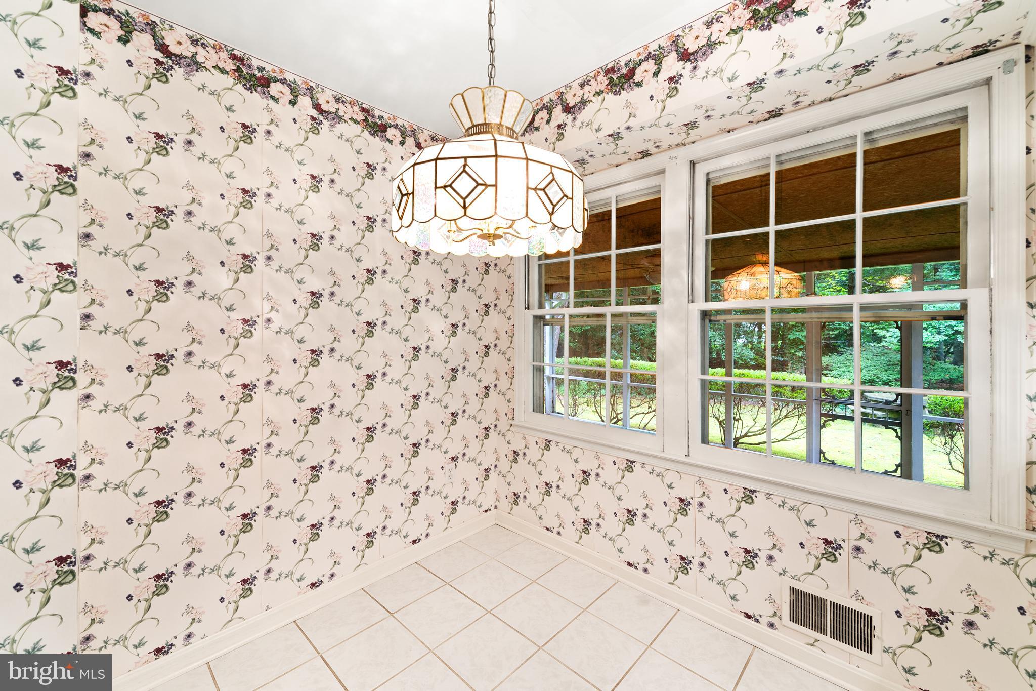 1643 Homewood Road Annapolis, MD 21409 - Photo 26 of 59 a bathroom with a bathtub and window