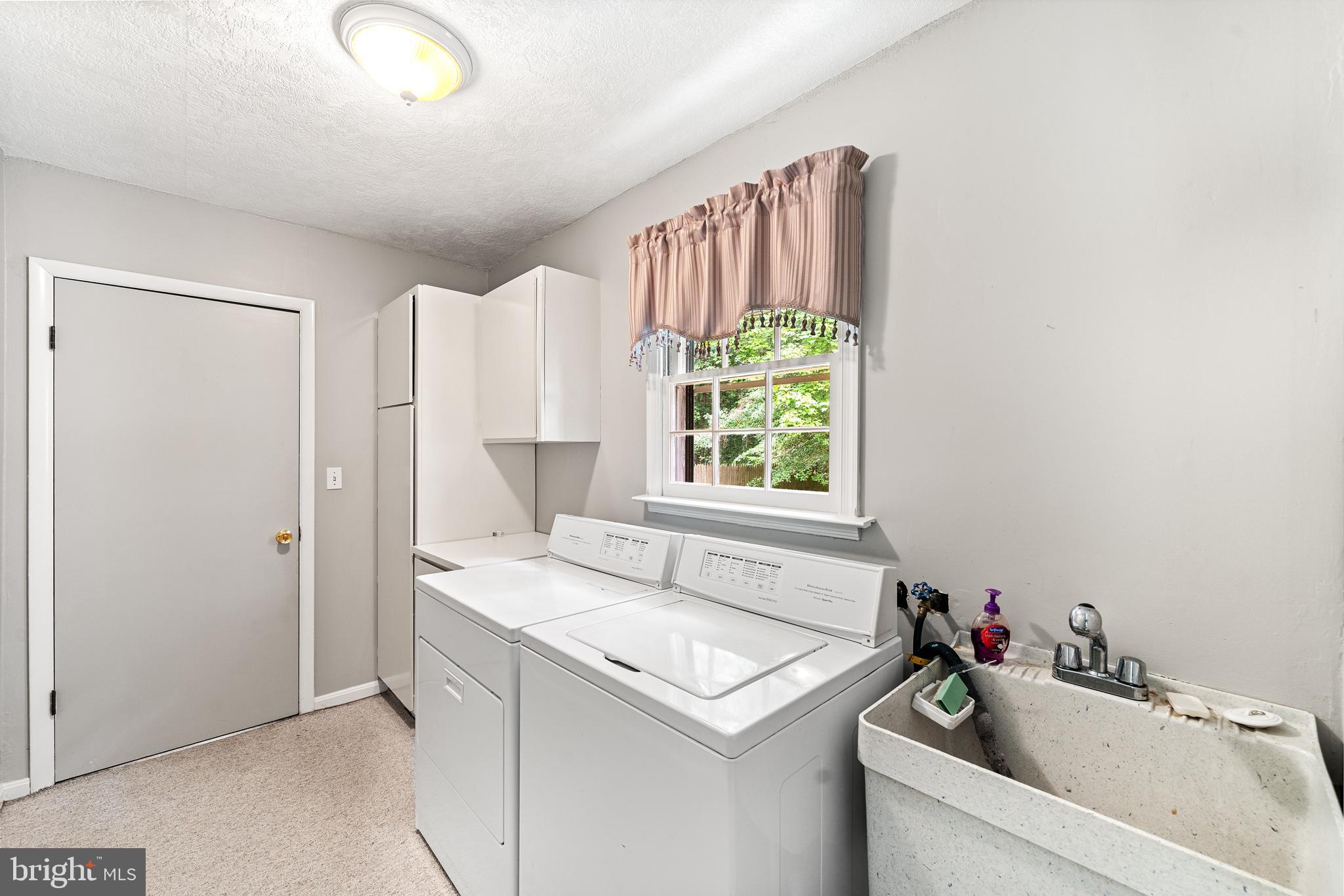 1643 Homewood Road Annapolis, MD 21409 - Photo 33 of 59 a bathroom with a sink and a bathtub