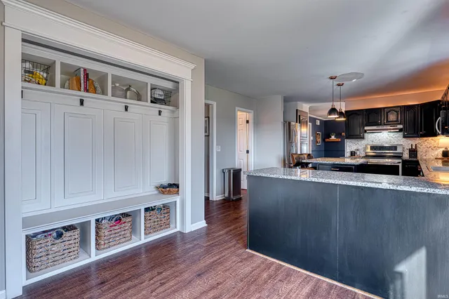 $419,990 | 6801 Henze Road, Evansville, IN 47720