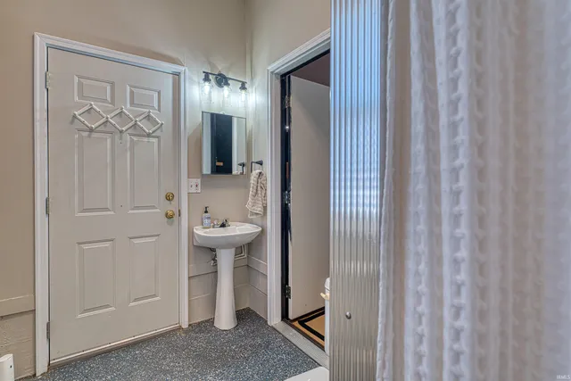 $419,990 | 6801 Henze Road, Evansville, IN 47720