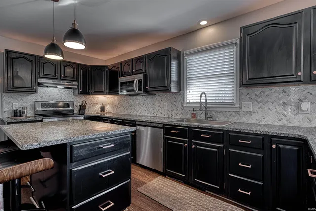 $419,990 | 6801 Henze Road, Evansville, IN 47720