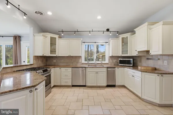 $950,000 | 35 Oriole Way, Moorestown, NJ 08057