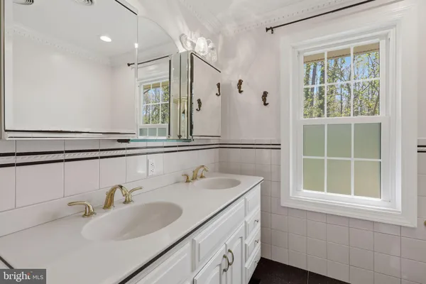 $950,000 | 35 Oriole Way, Moorestown, NJ 08057