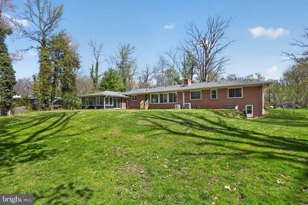 $950,000 | 35 Oriole Way, Moorestown, NJ 08057