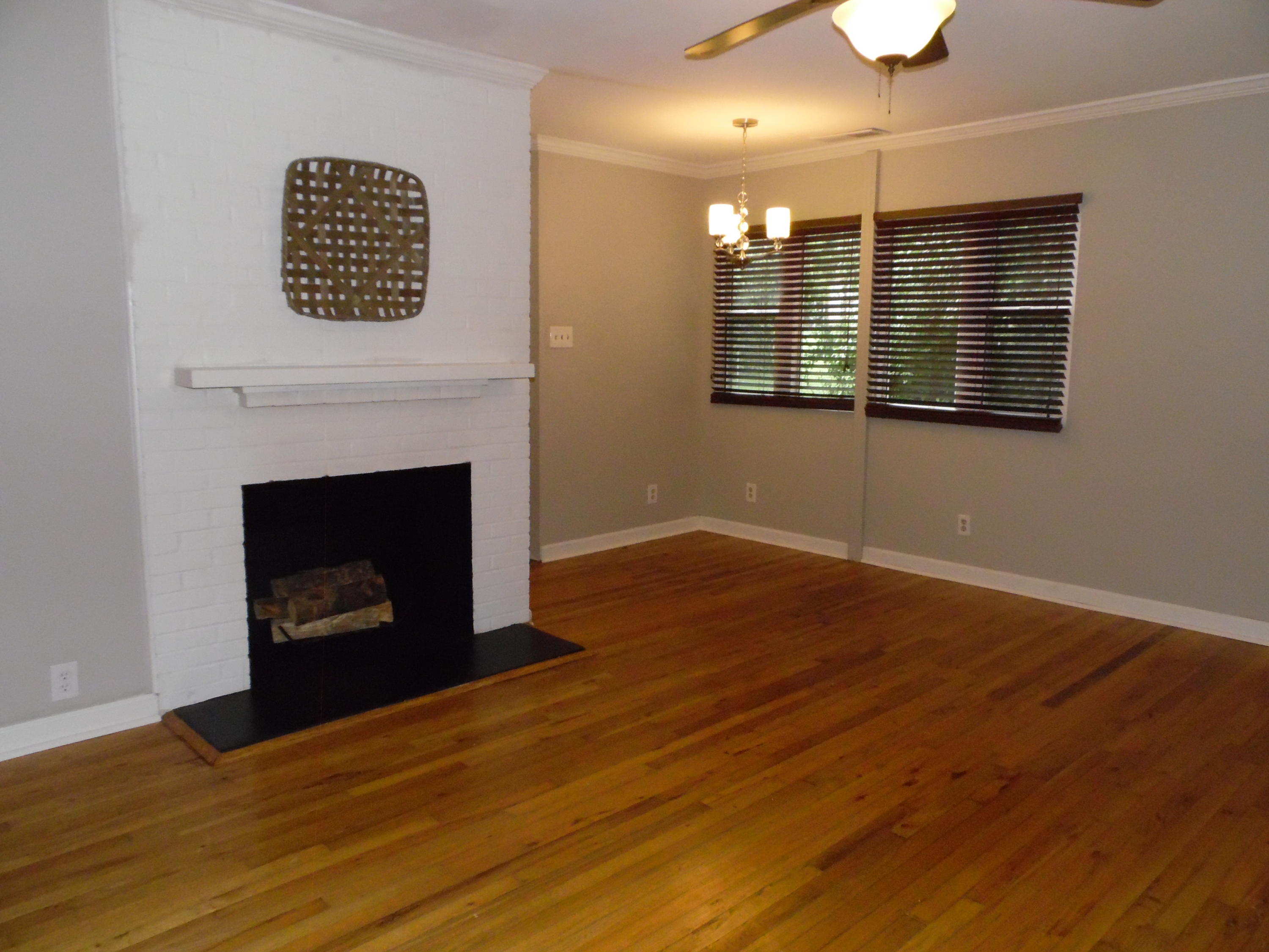 109 Upsal Road Oak Ridge, TN 37830 - Photo 2 of 24 Living Room