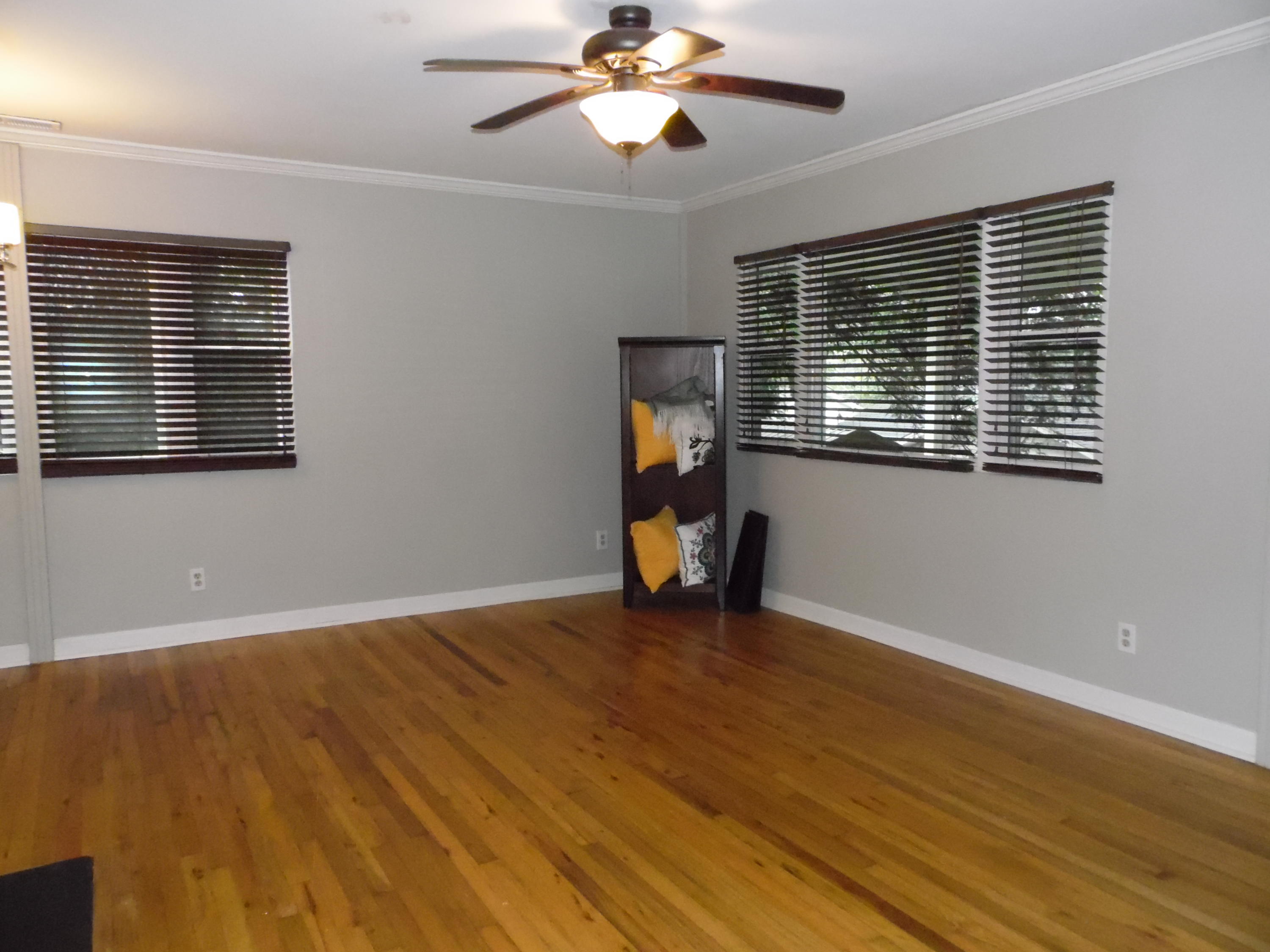 109 Upsal Road Oak Ridge, TN 37830 - Photo 4 of 24 Living Room
