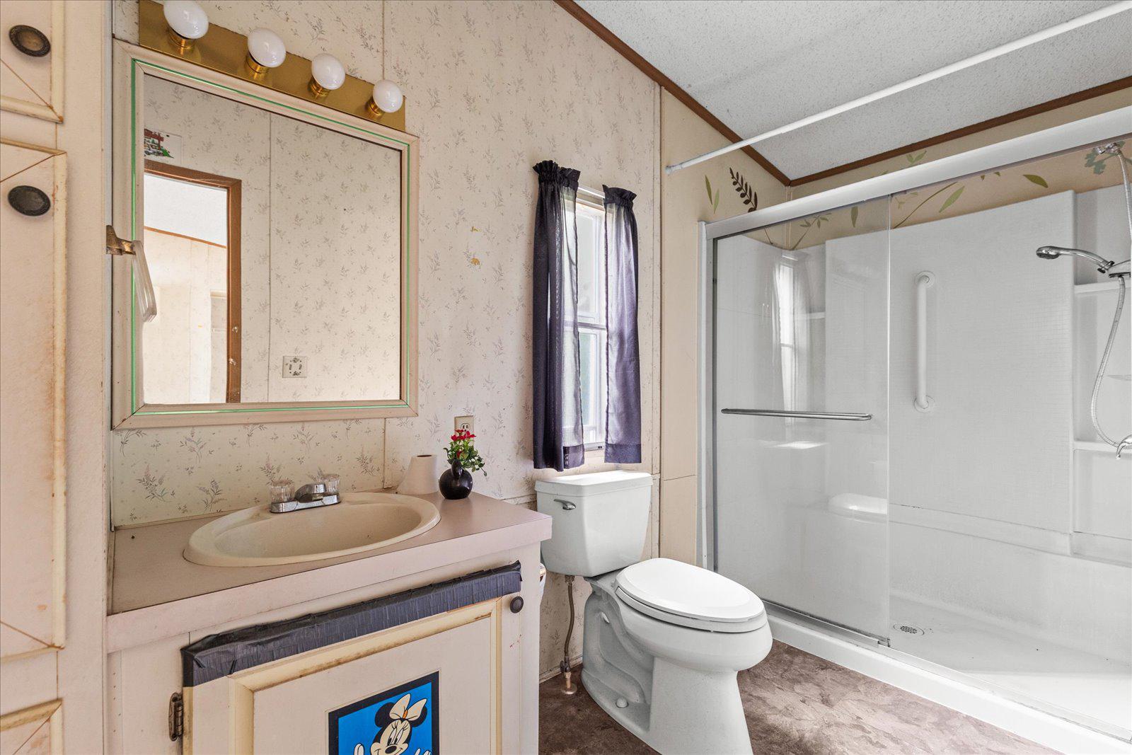 333 Newcomer Road Windsor, PA 17366 - Photo 88 of 112 Mobile Home Primary Bathroom