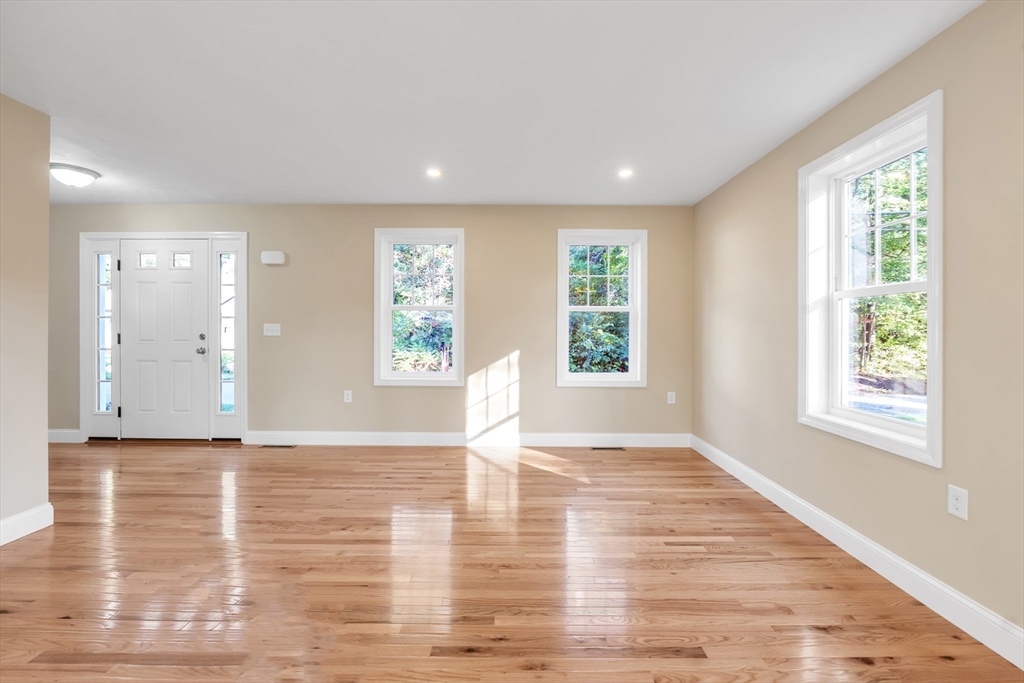 18 Columbine Road Mansfield, MA 02048 - Photo 5 of 40 Gallery Image 5