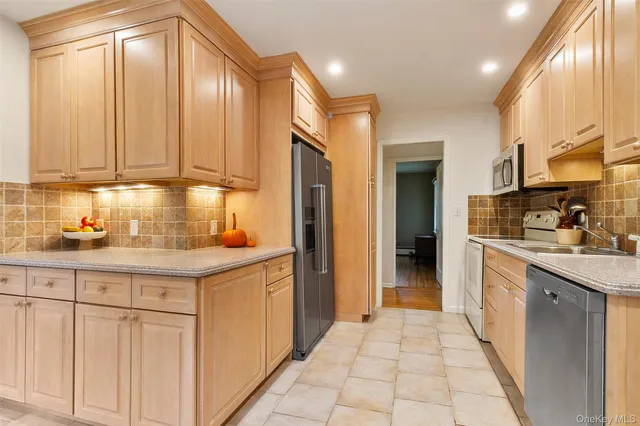 $750,000 | 20 Ridge Lane, Mahopac, NY 10541