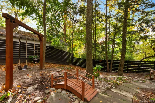 $750,000 | 20 Ridge Lane, Mahopac, NY 10541