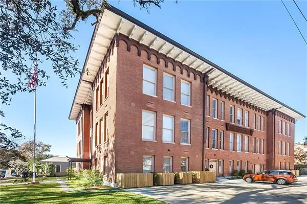 $2,000 | 3601 Camp Street, Unit 105, New Orleans, LA 70115