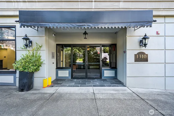$580,000 | 1310 10th Street, Unit 402, Bellingham, WA 98225