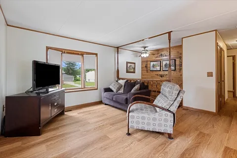 $349,990 | 121 Seton Place, Streamwood, IL 60107