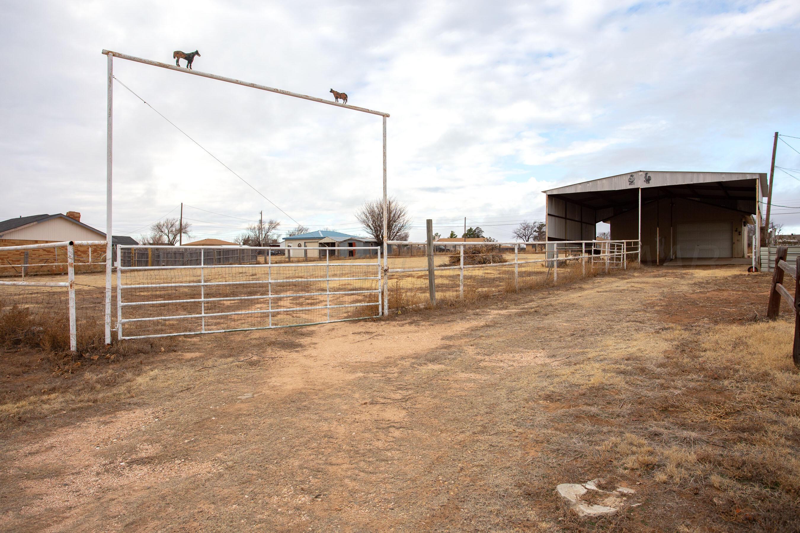 106 Renegade Trail Amarillo, TX 79108 - Photo 5 of 33 a view of a terrace