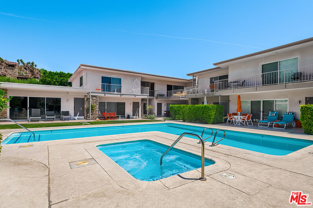 500 West Arenas Road, Unit 8 Palm Springs, CA 92262 - Photo 3 of 36