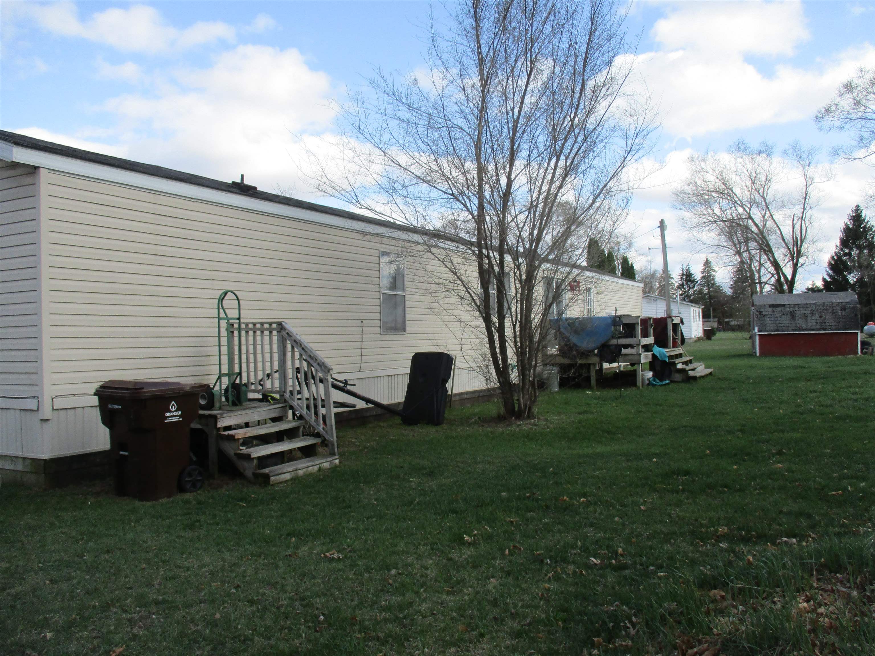891-885 North Warner Road Sumner, MI 48889 - Photo 7 of 8
