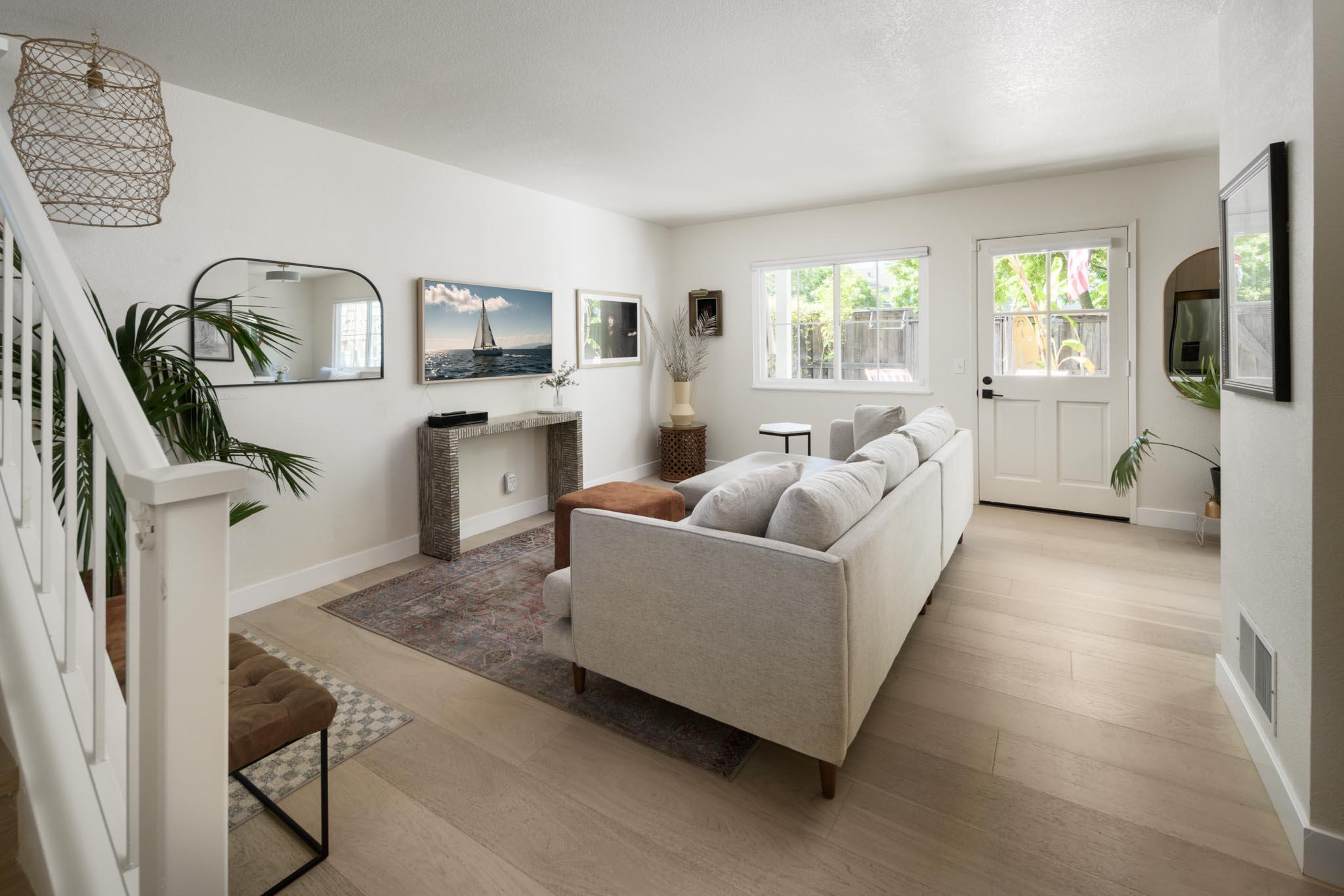 406 Via Rosa, Unit C Santa Barbara, CA 93110 - Photo 7 of 19 Living Room
