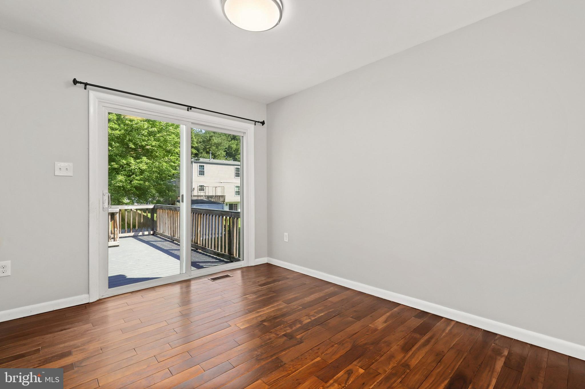 14318 Lindendale Road Woodbridge, VA 22193 - Photo 13 of 35