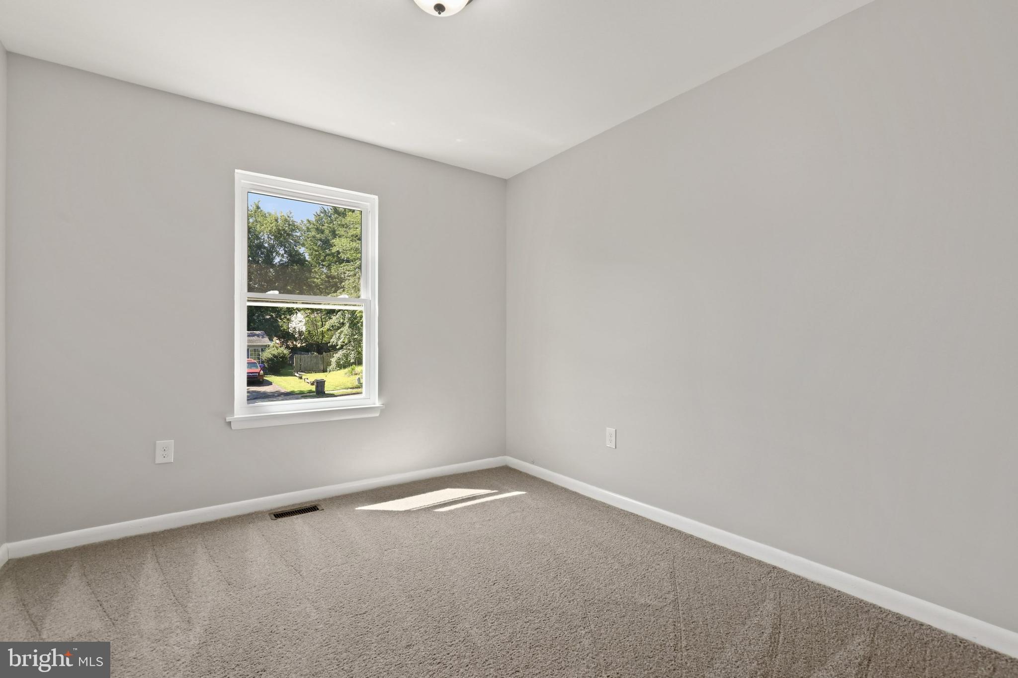 14318 Lindendale Road Woodbridge, VA 22193 - Photo 14 of 35