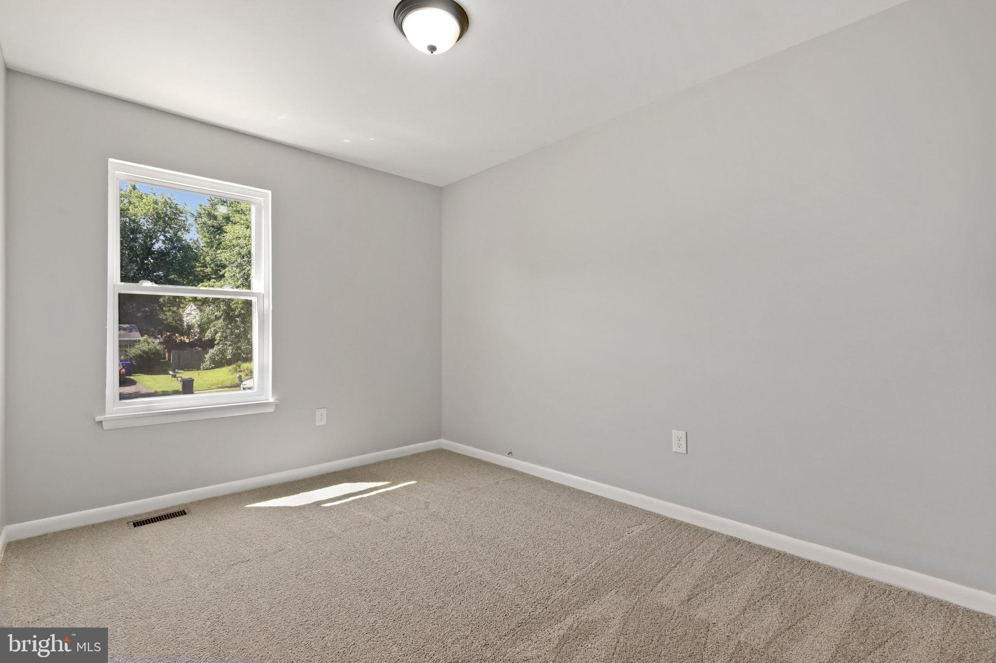 14318 Lindendale Road Woodbridge, VA 22193 - Photo 16 of 35