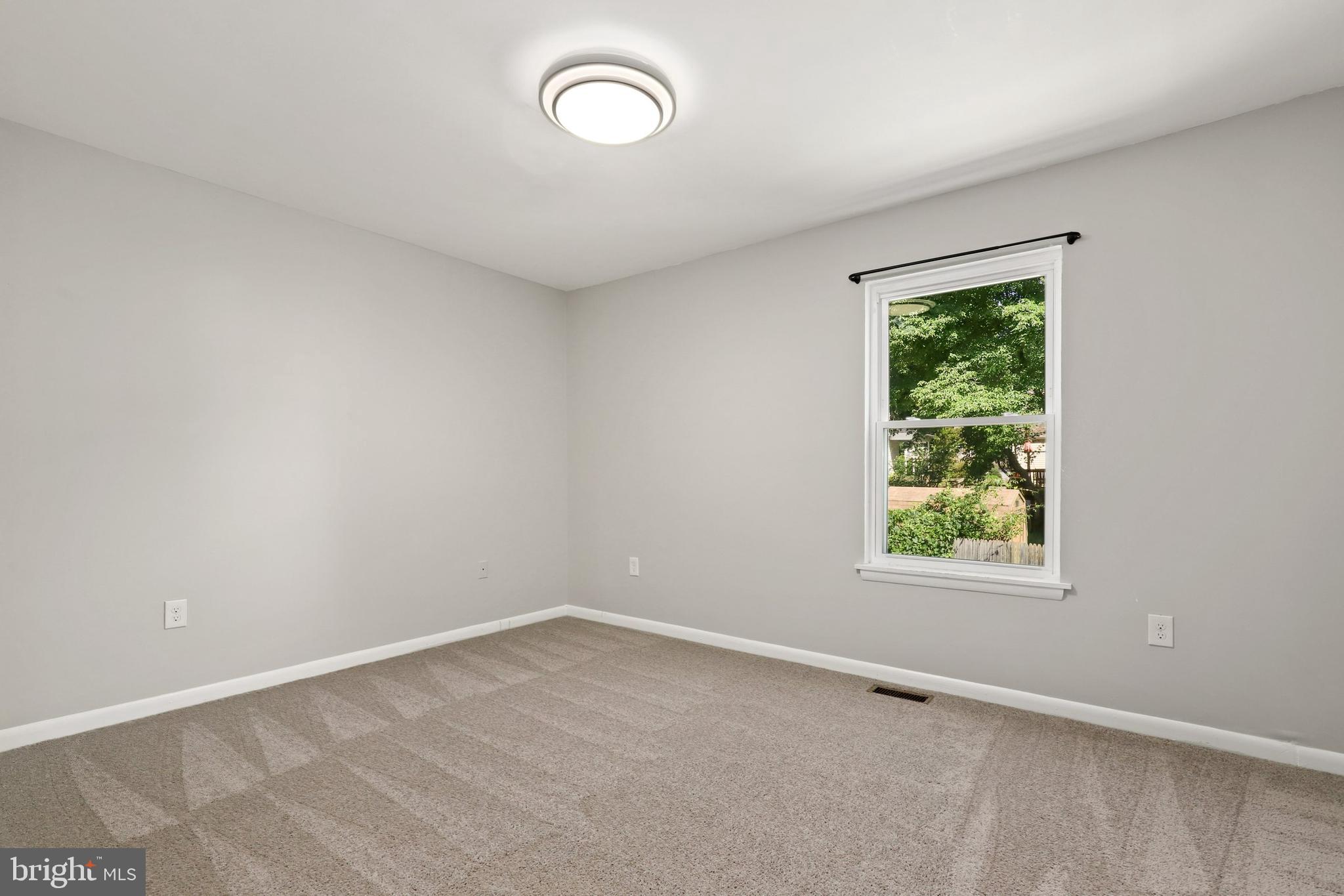 14318 Lindendale Road Woodbridge, VA 22193 - Photo 18 of 35