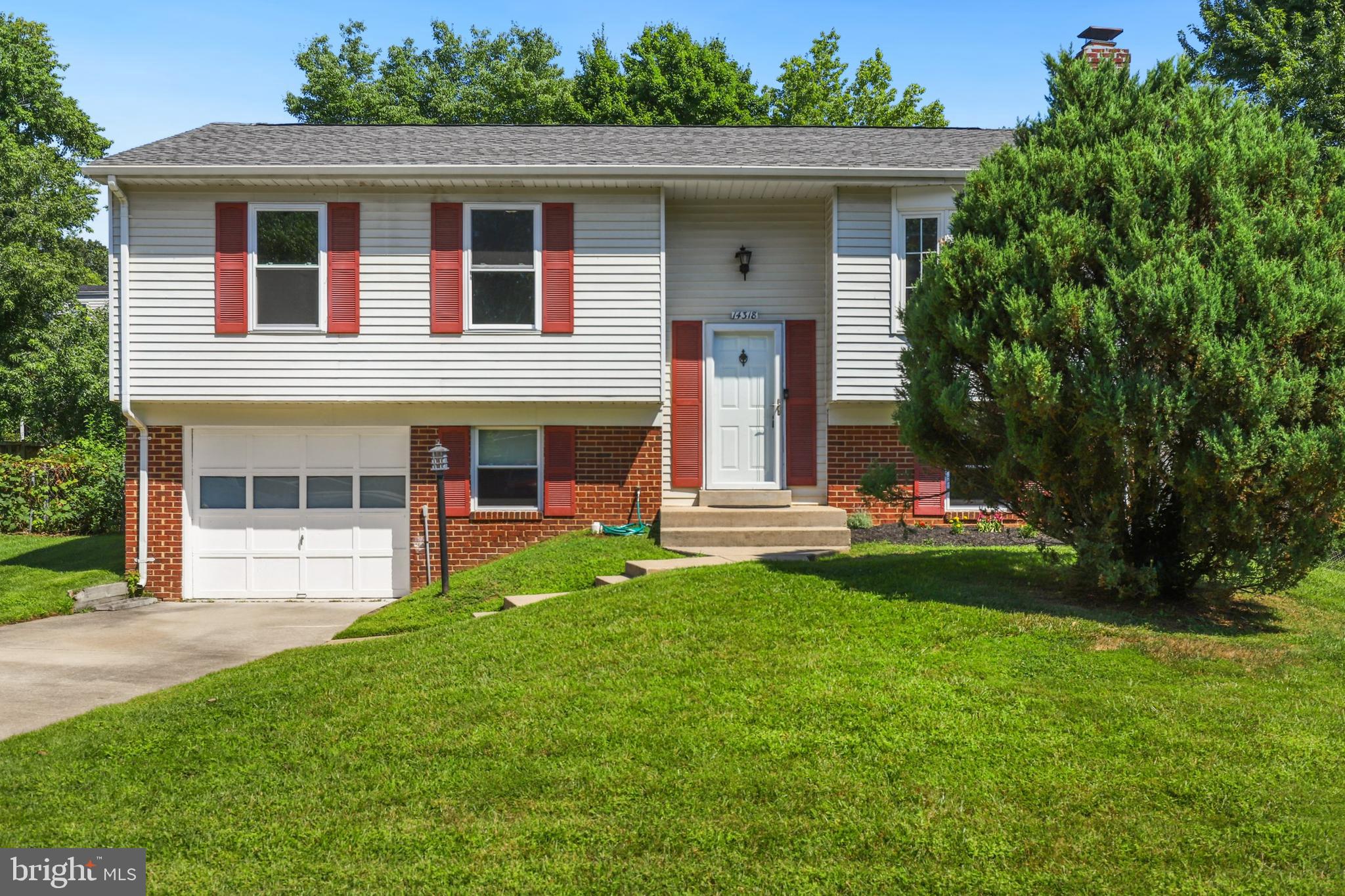 14318 Lindendale Road Woodbridge, VA 22193 - Photo 2 of 35