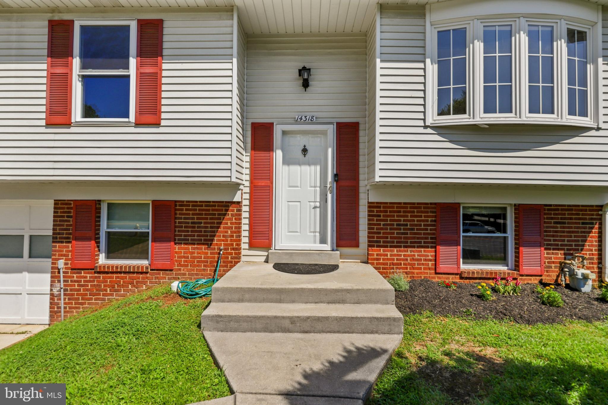 14318 Lindendale Road Woodbridge, VA 22193 - Photo 3 of 35