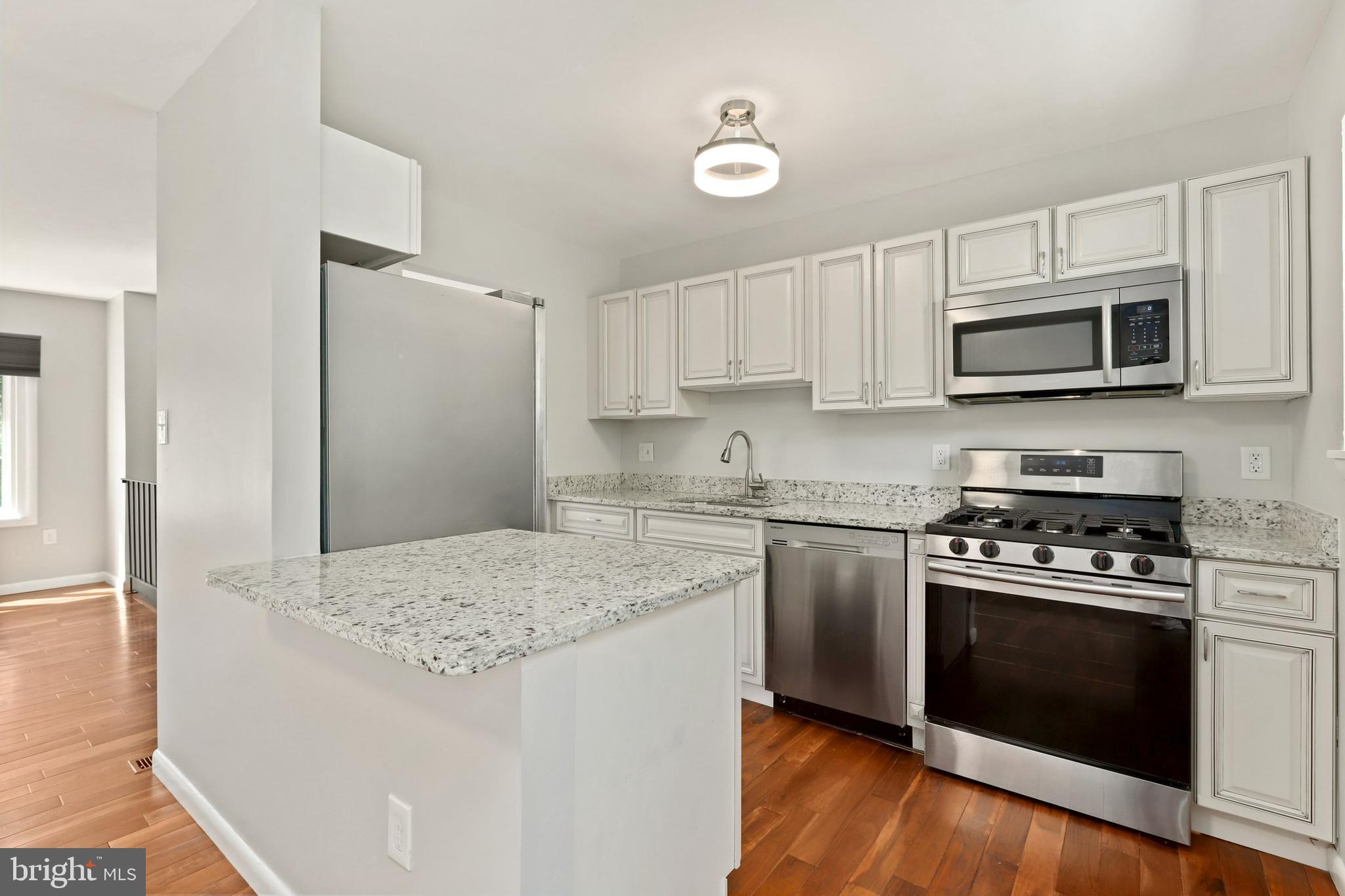 14318 Lindendale Road Woodbridge, VA 22193 - Photo 5 of 35