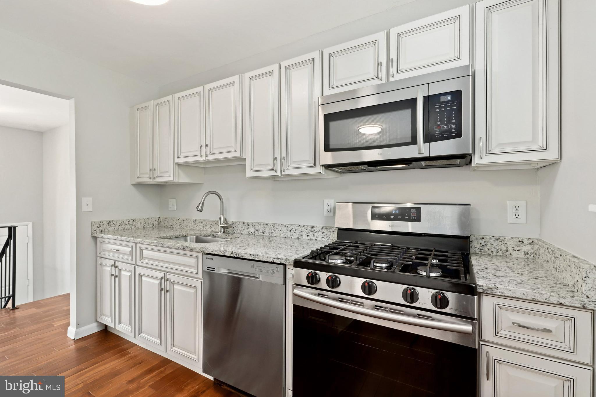 14318 Lindendale Road Woodbridge, VA 22193 - Photo 6 of 35