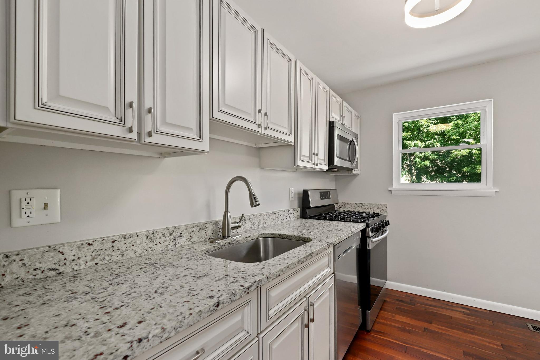14318 Lindendale Road Woodbridge, VA 22193 - Photo 9 of 35