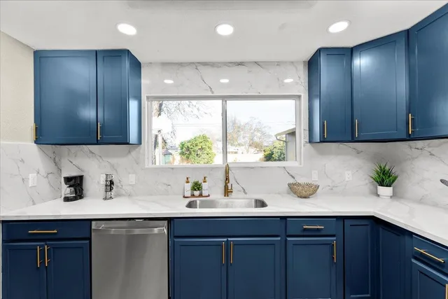 $459,000 | 221 West Pearl Avenue, Stockton, CA 95207