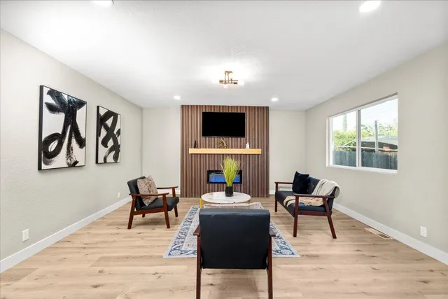 $459,000 | 221 West Pearl Avenue, Stockton, CA 95207