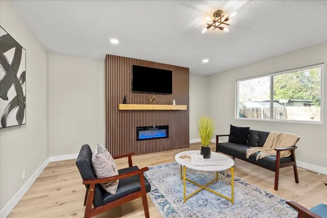 $459,000 | 221 West Pearl Avenue, Stockton, CA 95207