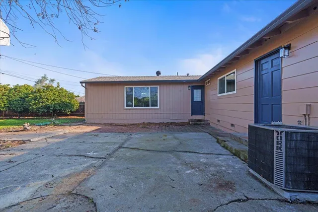$459,000 | 221 West Pearl Avenue, Stockton, CA 95207