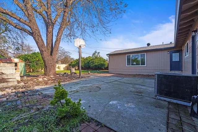 $459,000 | 221 West Pearl Avenue, Stockton, CA 95207