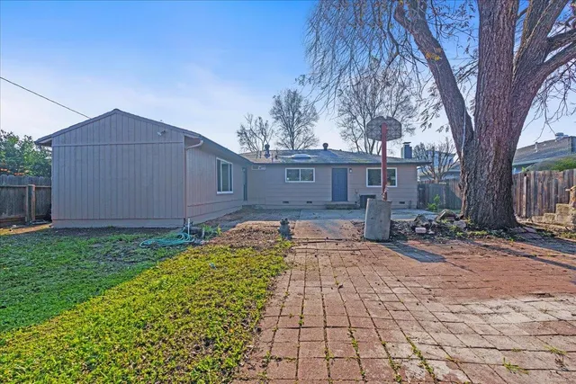 $459,000 | 221 West Pearl Avenue, Stockton, CA 95207