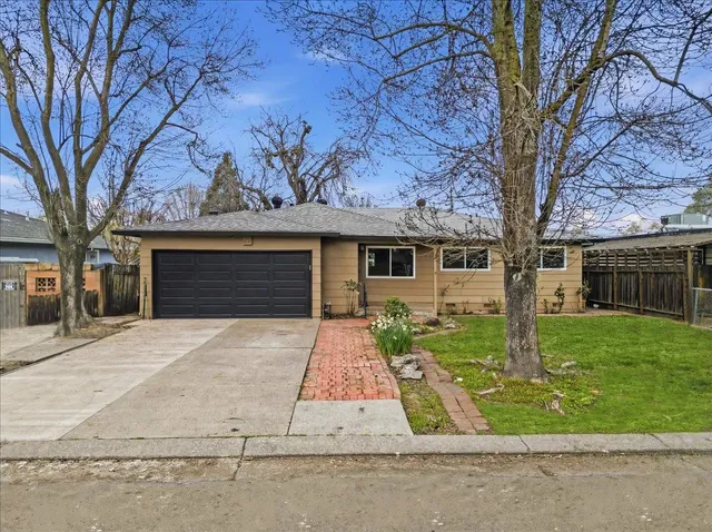 $459,000 | 221 West Pearl Avenue, Stockton, CA 95207