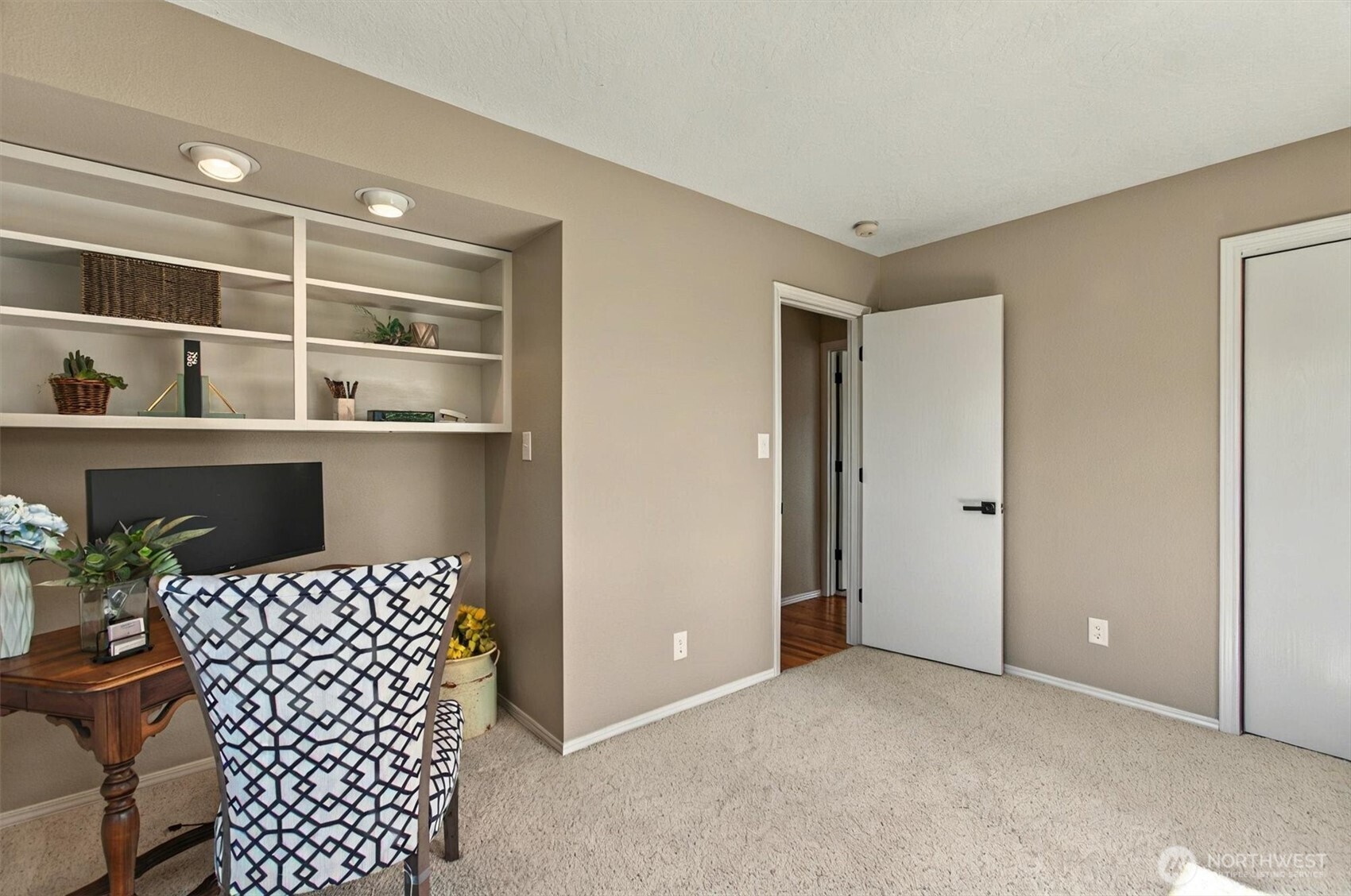 293 Highway 409 Cathlamet, WA 98612 - Photo 17 of 39 a view of room with window