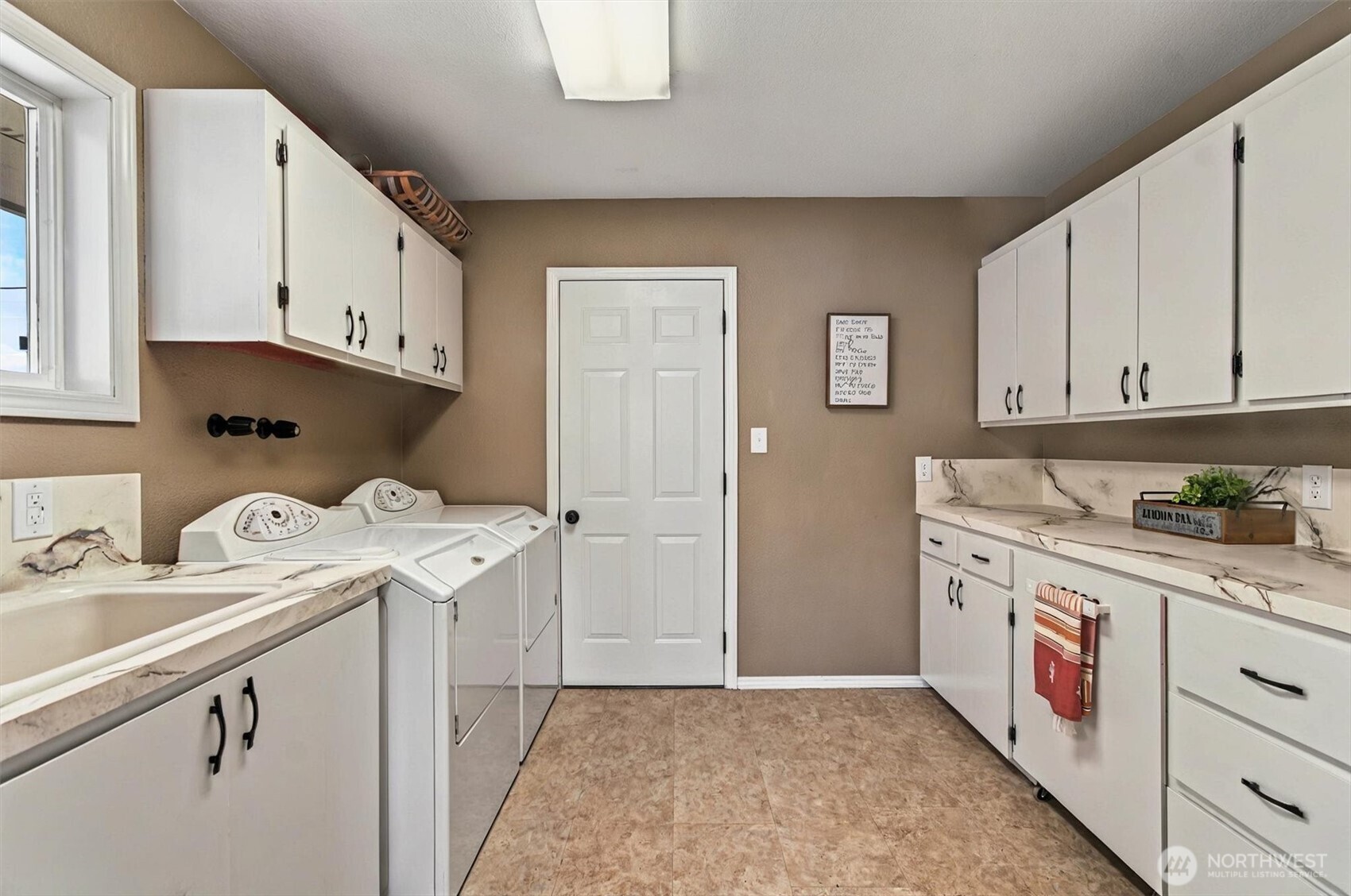 293 Highway 409 Cathlamet, WA 98612 - Photo 26 of 39 a kitchen with granite countertop a sink a stove and cabinets