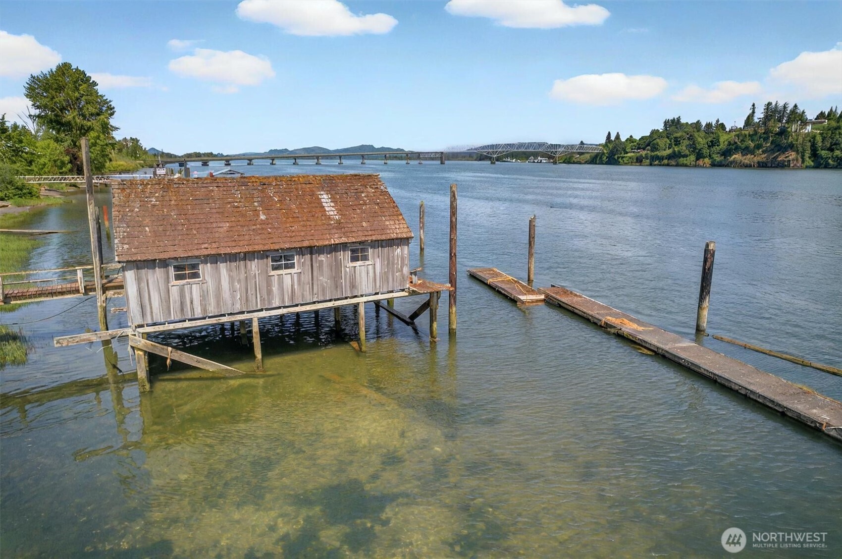 293 Highway 409 Cathlamet, WA 98612 - Photo 34 of 39 swimming pool with lake view
