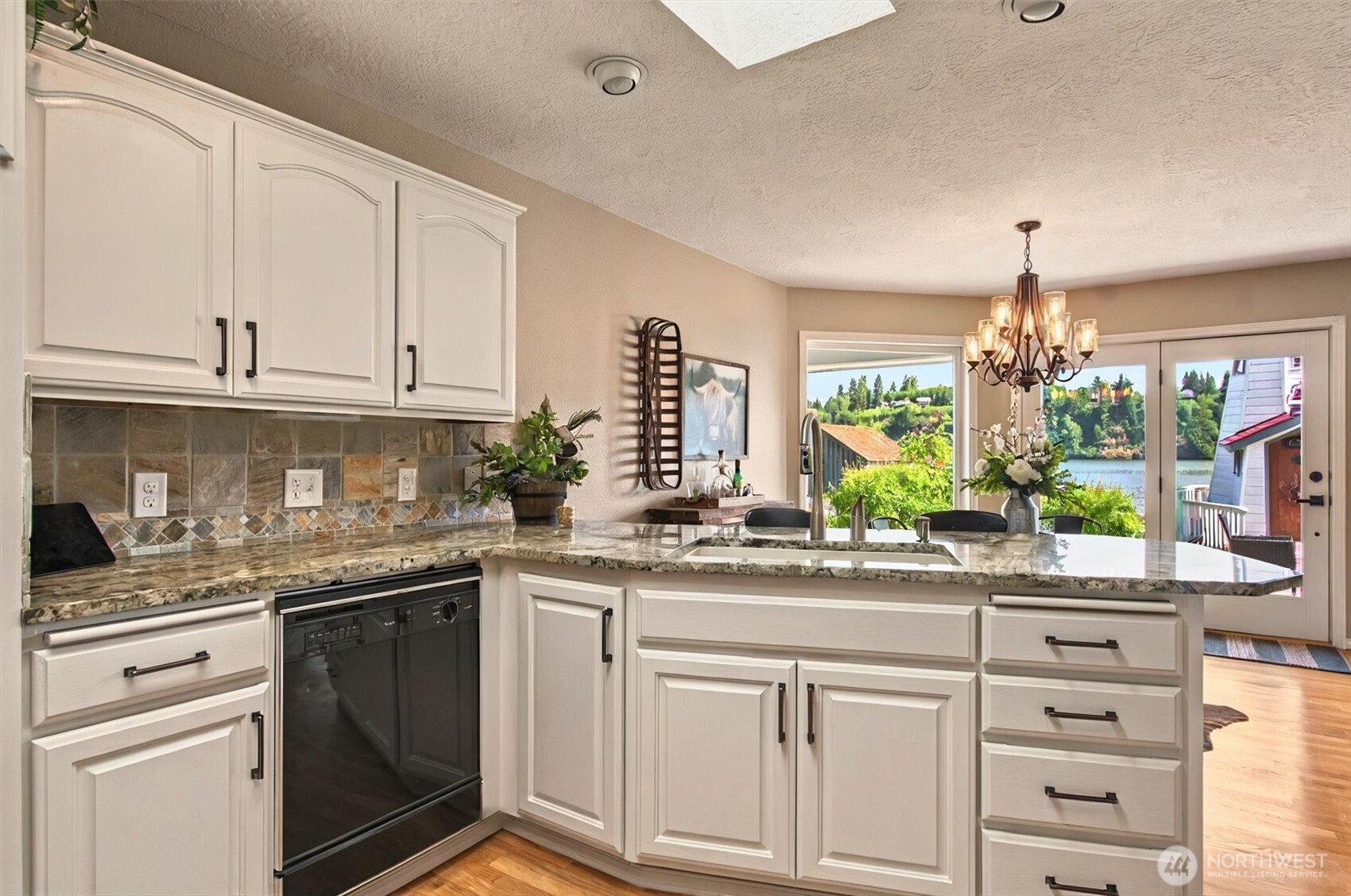 293 Highway 409 Cathlamet, WA 98612 - Photo 10 of 39 a kitchen with granite countertop a sink and cabinets