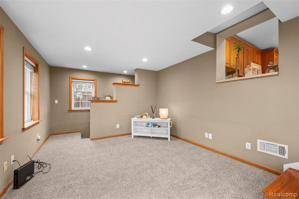 13321 Rosedale Street Southgate, MI 48195 - Photo 13 of 38
